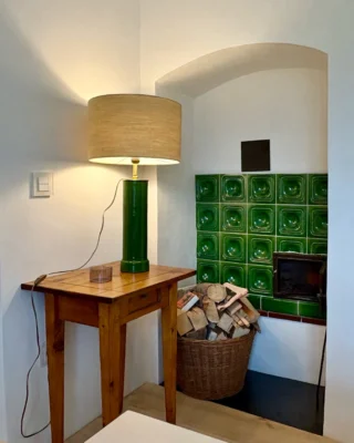 Wenn ein Lampenschirm seinen perfekten Platz findet. ✨
Historisches Haus in Lech, echte Atmosphäre – und ein Stück Handwerk, das sich wunderbar einfügt.
#Lech #Interior #Lampenschirm #AlpineStyle #handwerkskunst